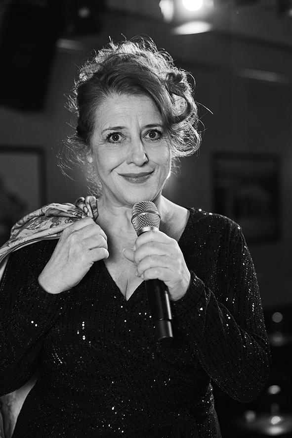 LuiseKinseher-Hochformat-MaryfromBavary4_lowres�MartinaBogdahn